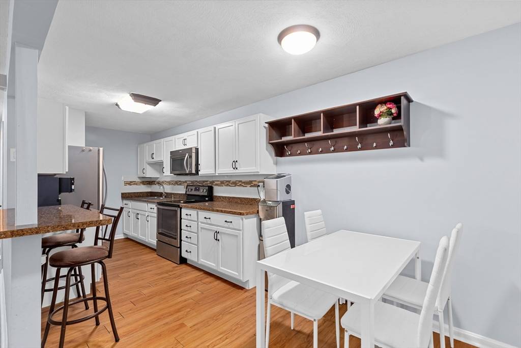 Plymouth, MA 02360,207 Samoset St #A3