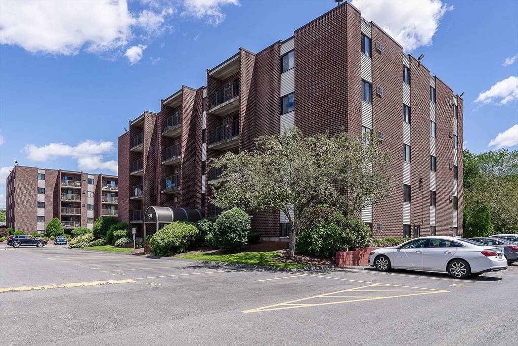 Stoneham, MA 02180,137 Franklin St #206
