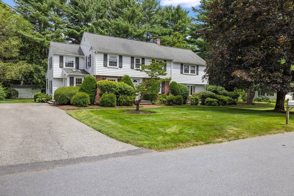Lexington, MA 02420,8 Hawthorne Road