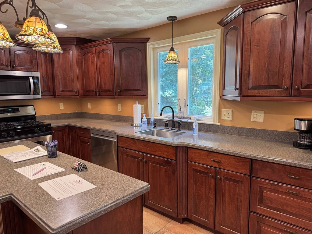 Tewksbury, MA 01876,101 Barry Dr