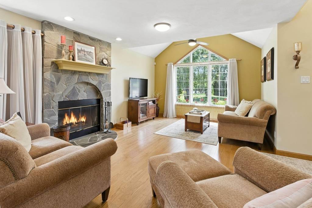 Saugus, MA 01906,11 Applewood Lane