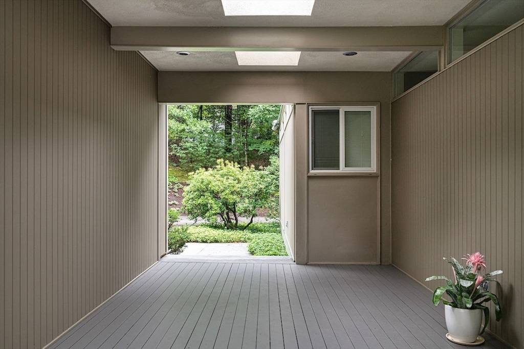 Weston, MA 02493,14 Overlook Dr
