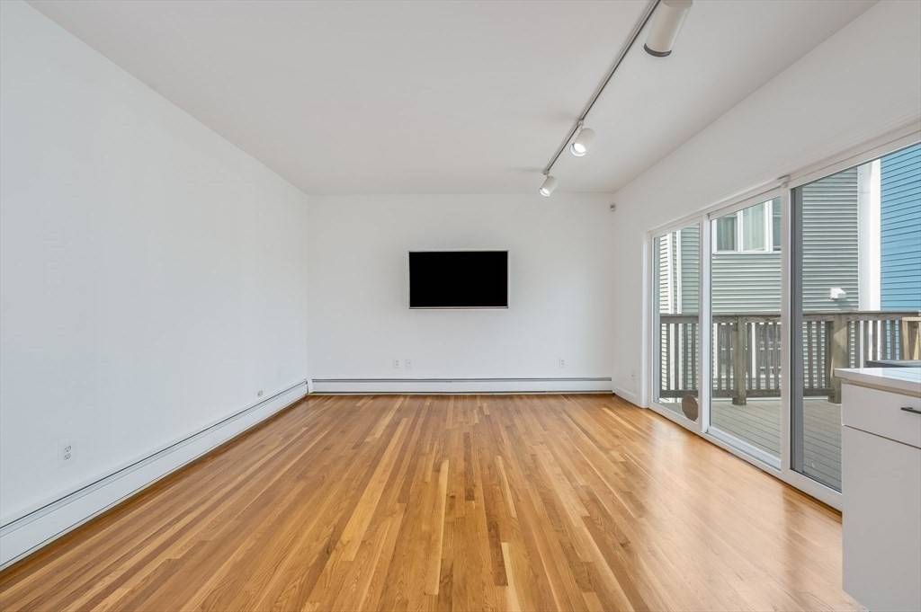 Boston, MA 02127,402 East 7th St ##3