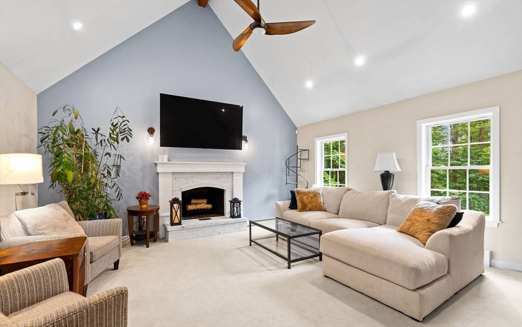 Sterling, MA 01564,25 Lakeshore Dr