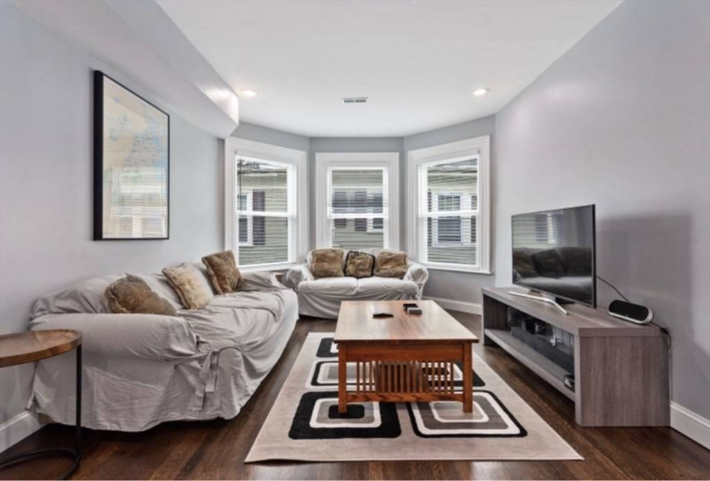 Boston, MA 02121,7 Abbotsford St #2
