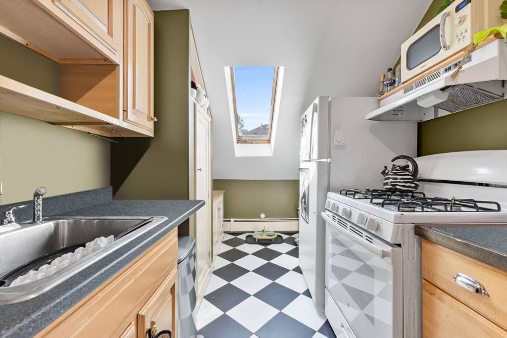 Salem, MA 01970,9 Hodges Ct. #3