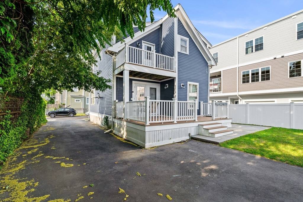 Fall River, MA 02721,883 Grinnell St