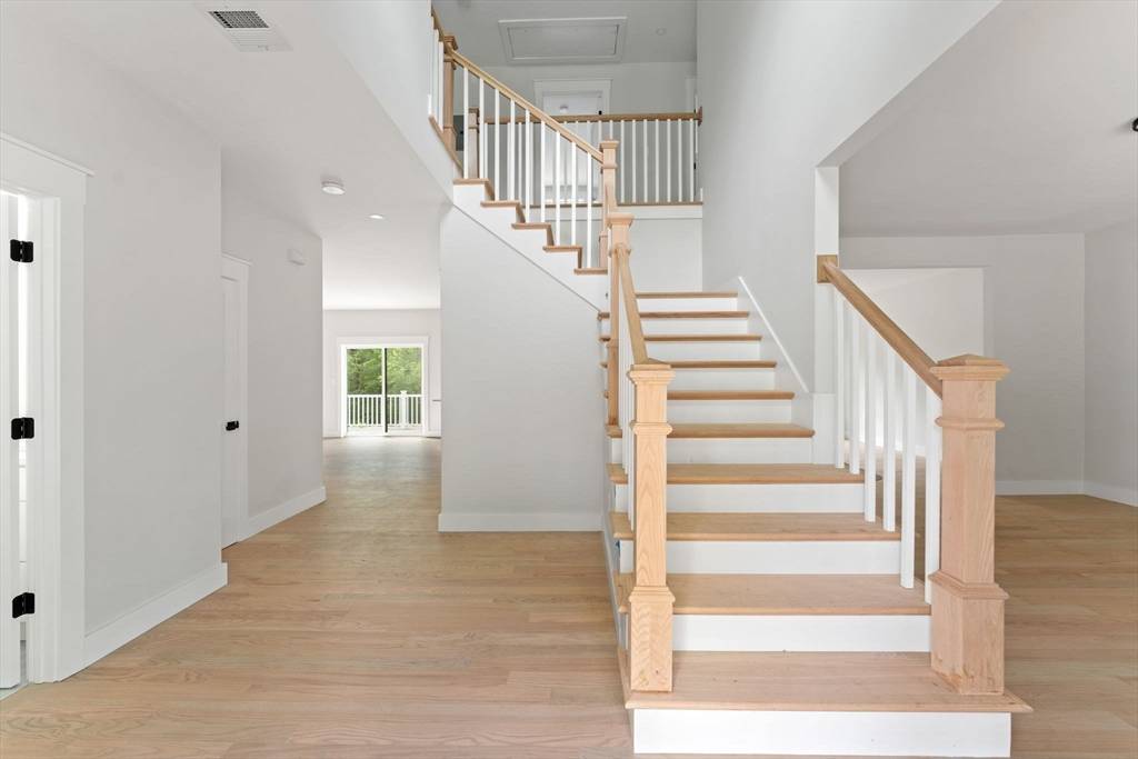 Holden, MA 01520,7 Holmes Drive