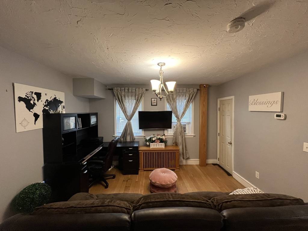 Milford, MA 01757,40 Chestnut St