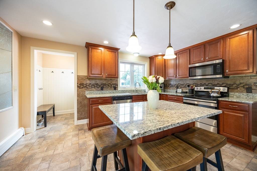 Bridgewater, MA 02324,182 Center St