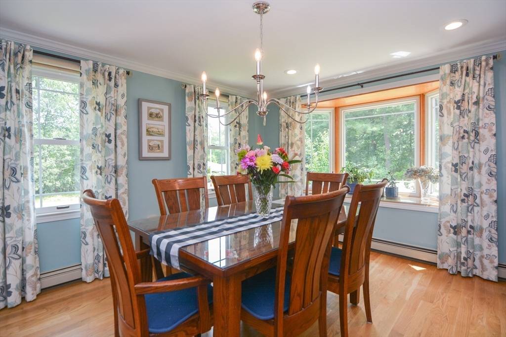 Mendon, MA 01756,2 Crestview Dr