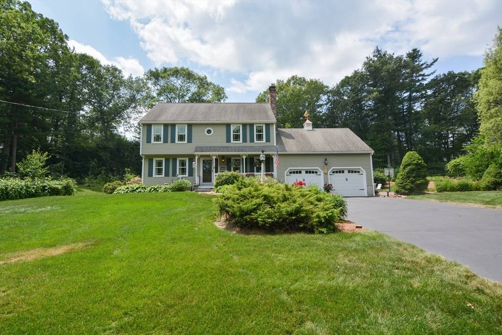 Mendon, MA 01756,2 Crestview Dr
