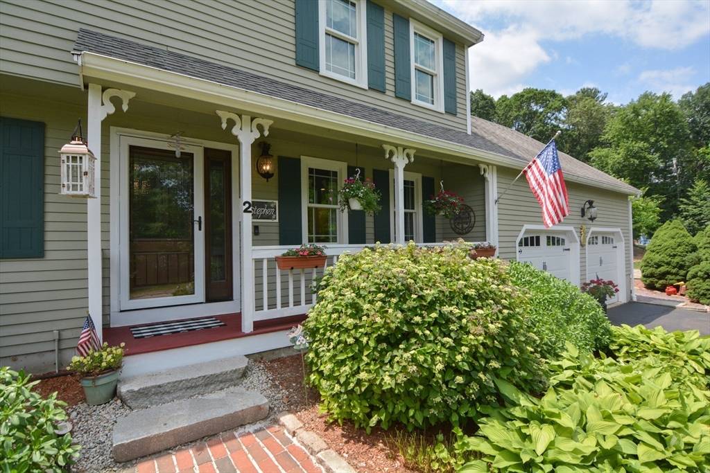 Mendon, MA 01756,2 Crestview Dr