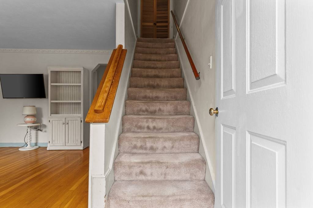 Framingham, MA 01701,10 Poplar Street