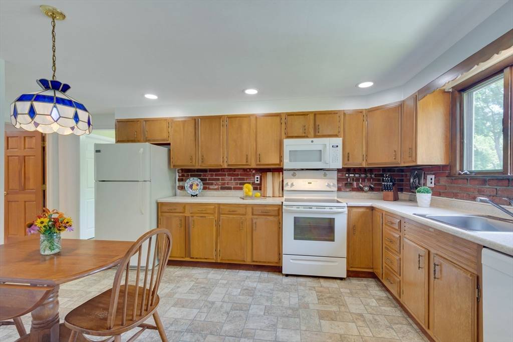 Amesbury, MA 01913,89 Congress St