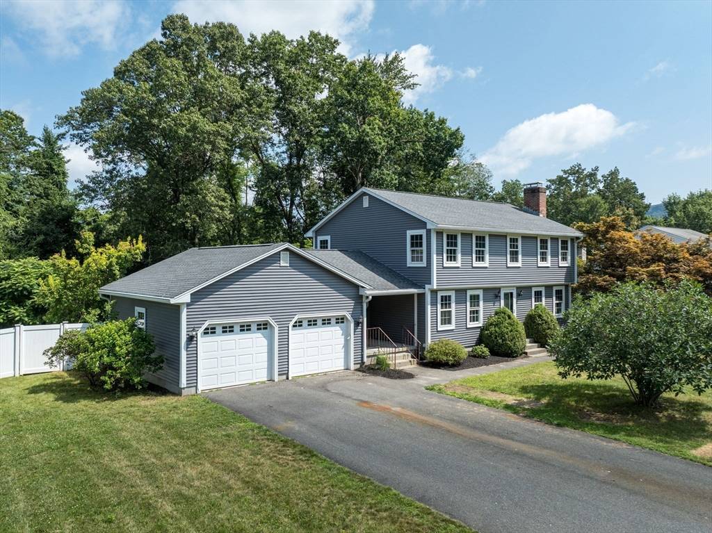 Easthampton, MA 01027,13 Golden Dr