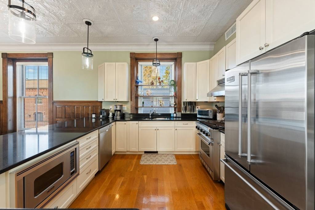 Bristol, RI 02809,423 Hope St #C