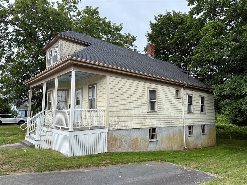 Dartmouth, MA 02747,513 Slocum Rd