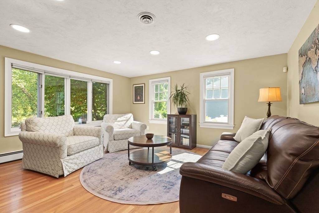 Sharon, MA 02067,10 Magnolia Rd
