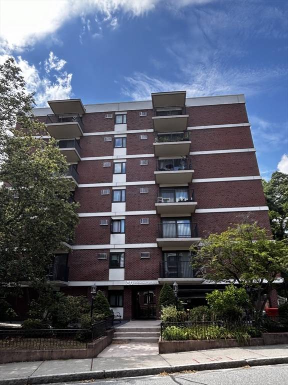 Brookline, MA 02446,80 Pleasant #33
