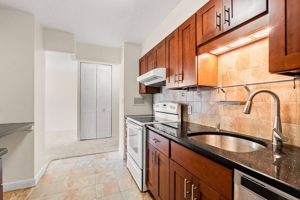 Brookline, MA 02446,50 Longwood Ave #611