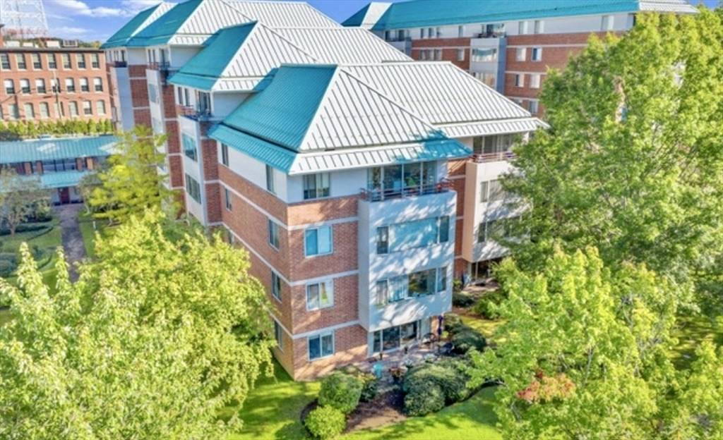 Newton, MA 02464,183 Oak Street #306C