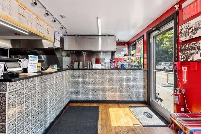 Wakefield, MA 01880,10-12 Vernon St