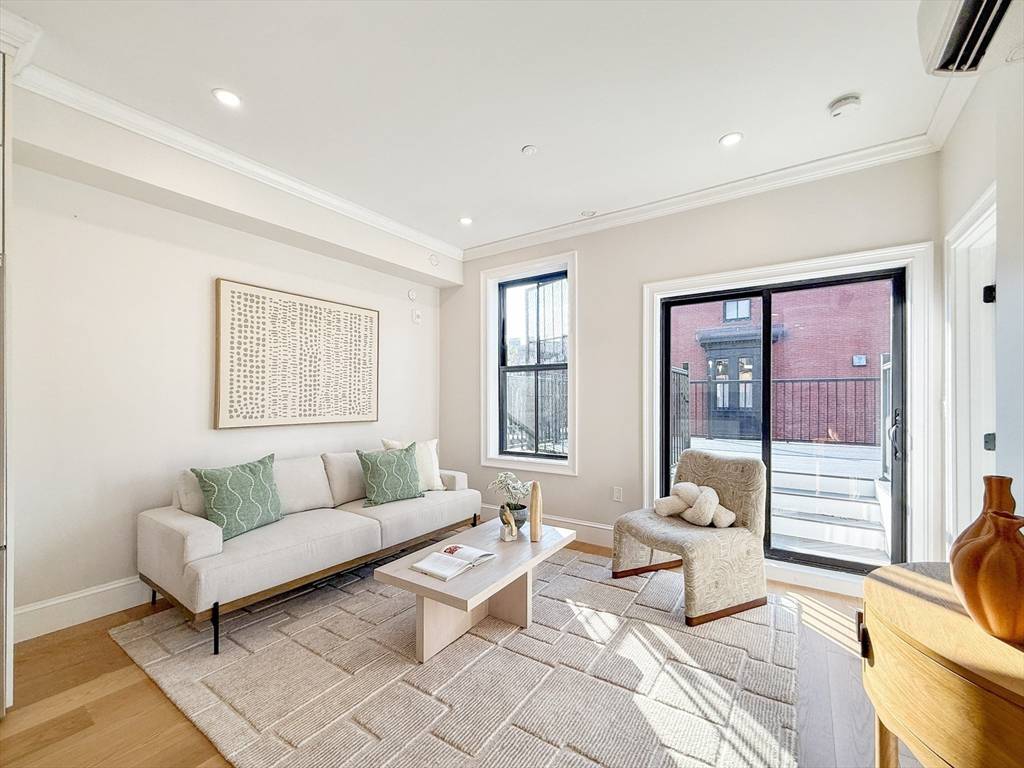 Boston, MA 02118,667 Tremont Street #3
