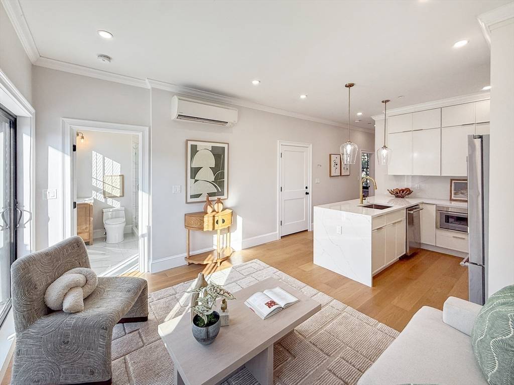 Boston, MA 02118,667 Tremont Street #3