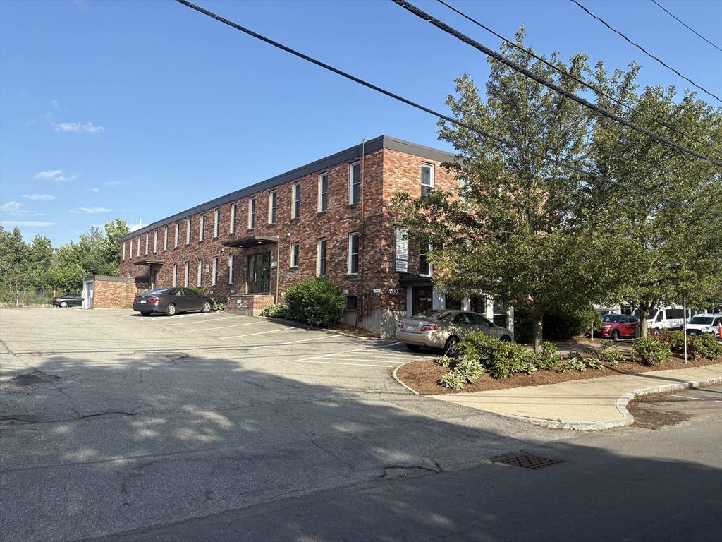 Needham, MA 02494,280 Hillside Ave #6
