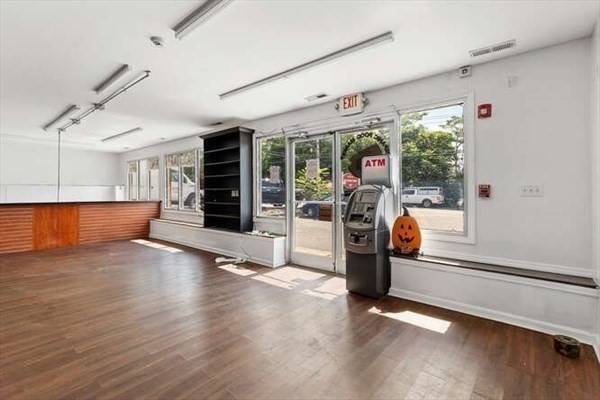 Wakefield, MA 01880,10-12 Vernon St