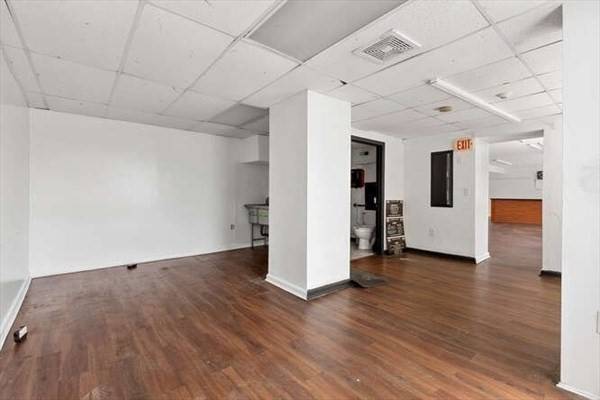 Wakefield, MA 01880,10-12 Vernon St