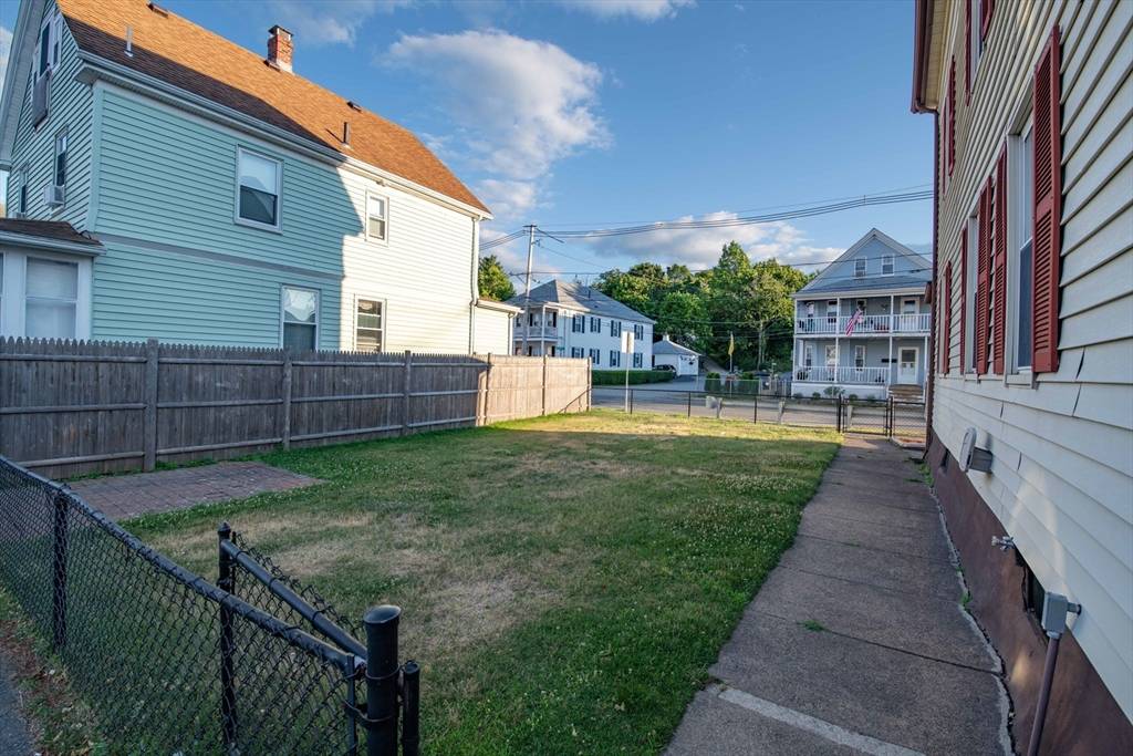 Peabody, MA 01960,39 County St #2