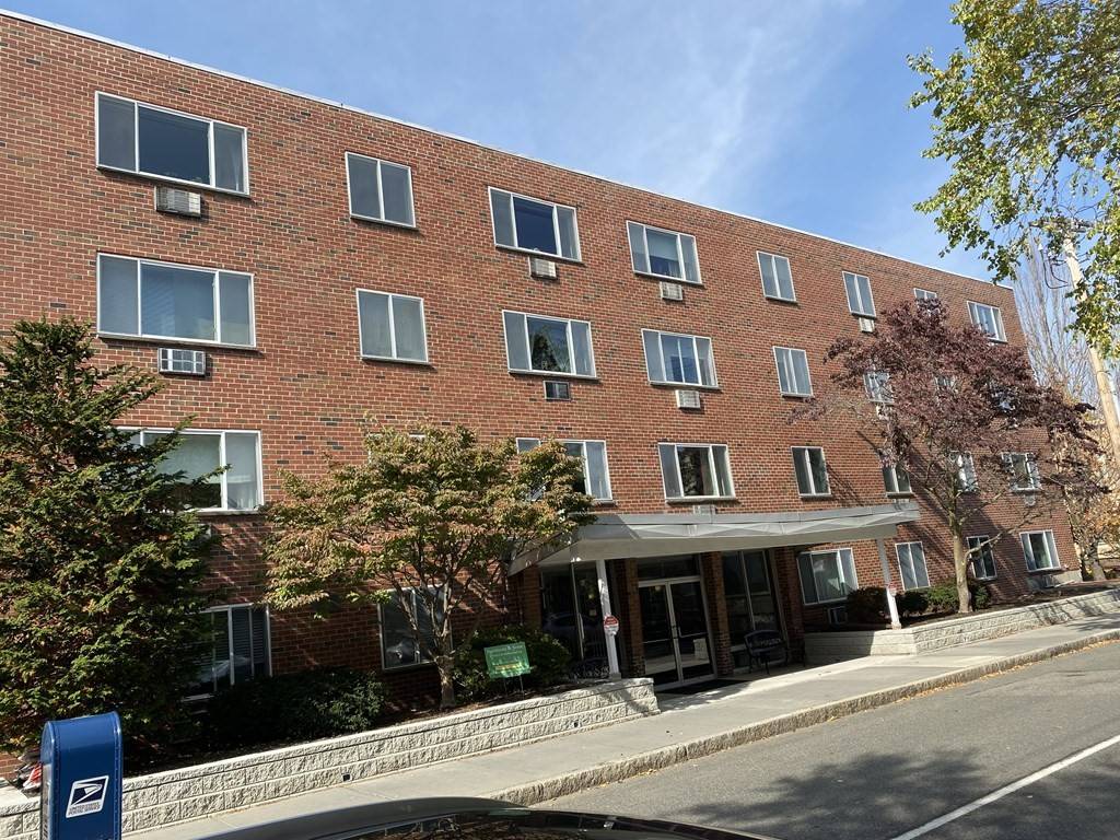 Brookline, MA 02446,50 Green Street #209