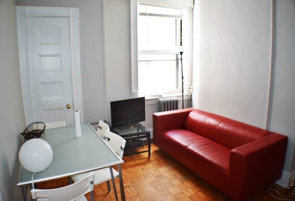 Boston, MA 02108,21 Beacon St #9L