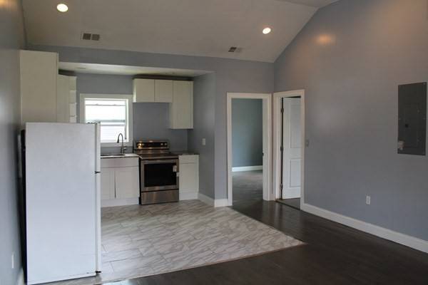 Brockton, MA 02301,211 Green St #2