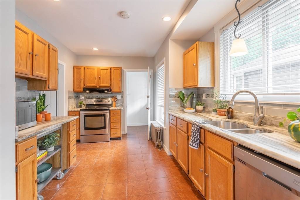 Worcester, MA 01606,61 Acushnet Ave