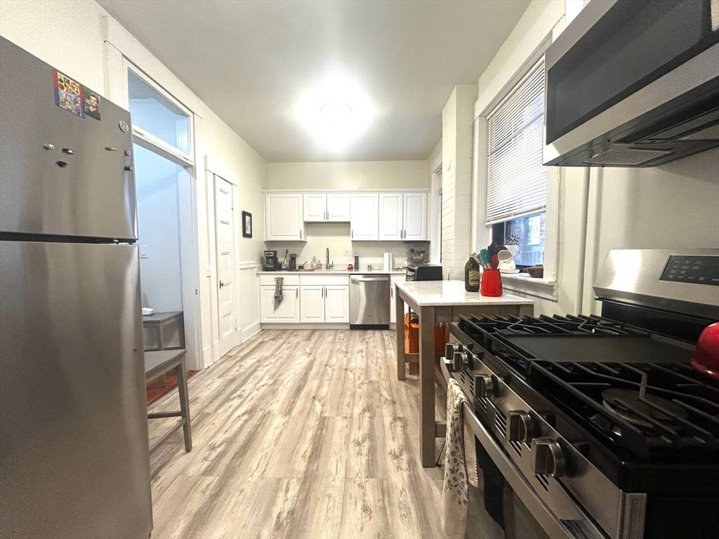 Brookline, MA 02446,5 Winchester #201