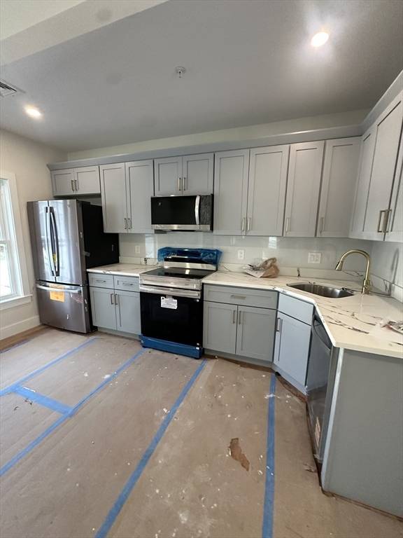 Stoughton, MA 02072,5 Walnut Ave #3