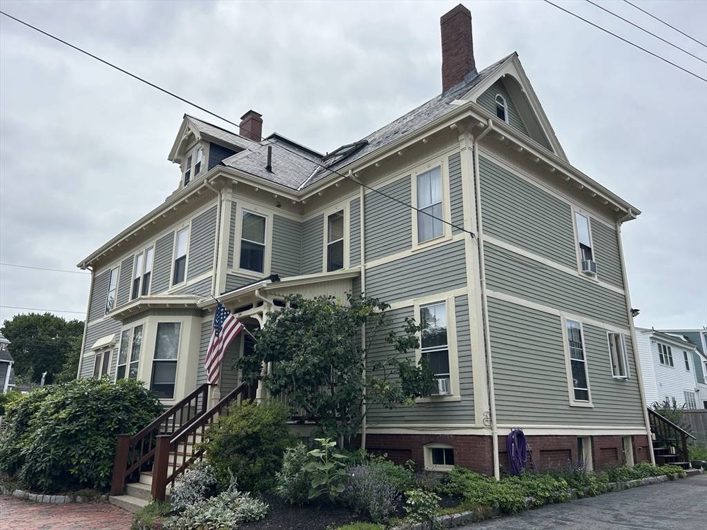 Newburyport, MA 01950,54 Bromfield Street #2