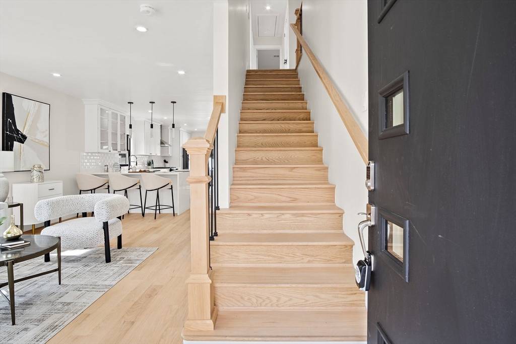 Bedford, MA 01730,52 Summer #B