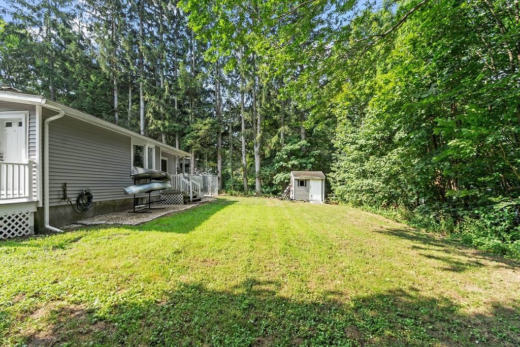 Shirley, MA 01464,17 Apple Rock Way
