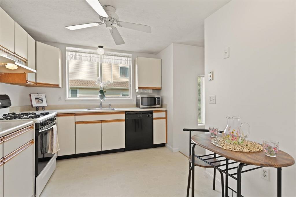 Easton, MA 02356,101 Gaslight Lane #101