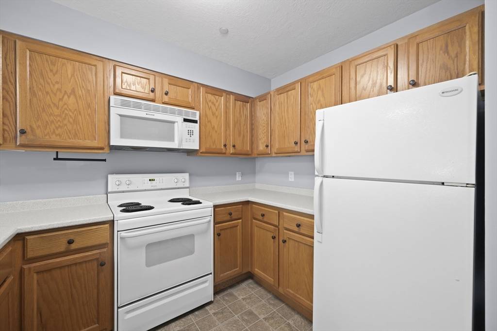 Whitman, MA 02382,68 Temple Street #103