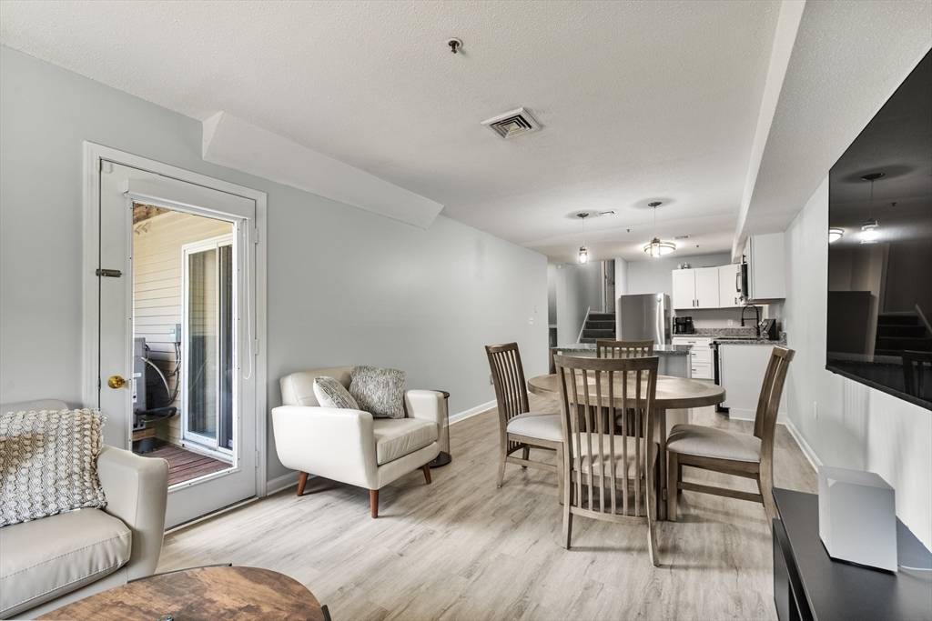 Beverly, MA 01915,4 Duck Pond Rd #211