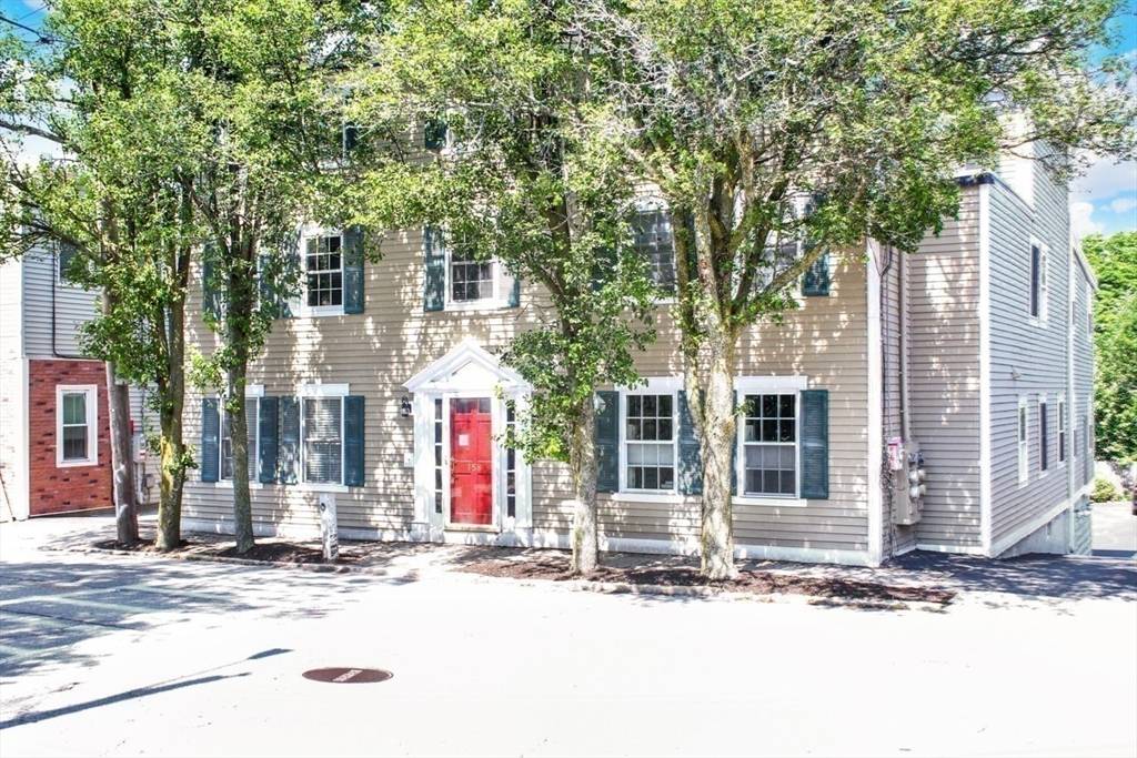 Newburyport, MA 01950,158 Merrimac Street #3
