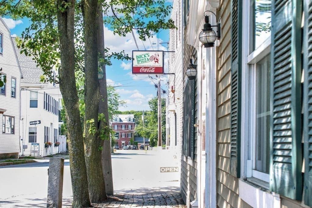 Newburyport, MA 01950,158 Merrimac Street #3