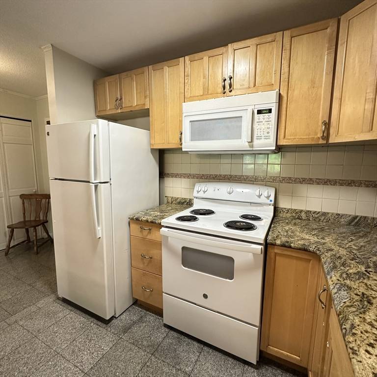 Framingham, MA 01702,11 Weld St #31