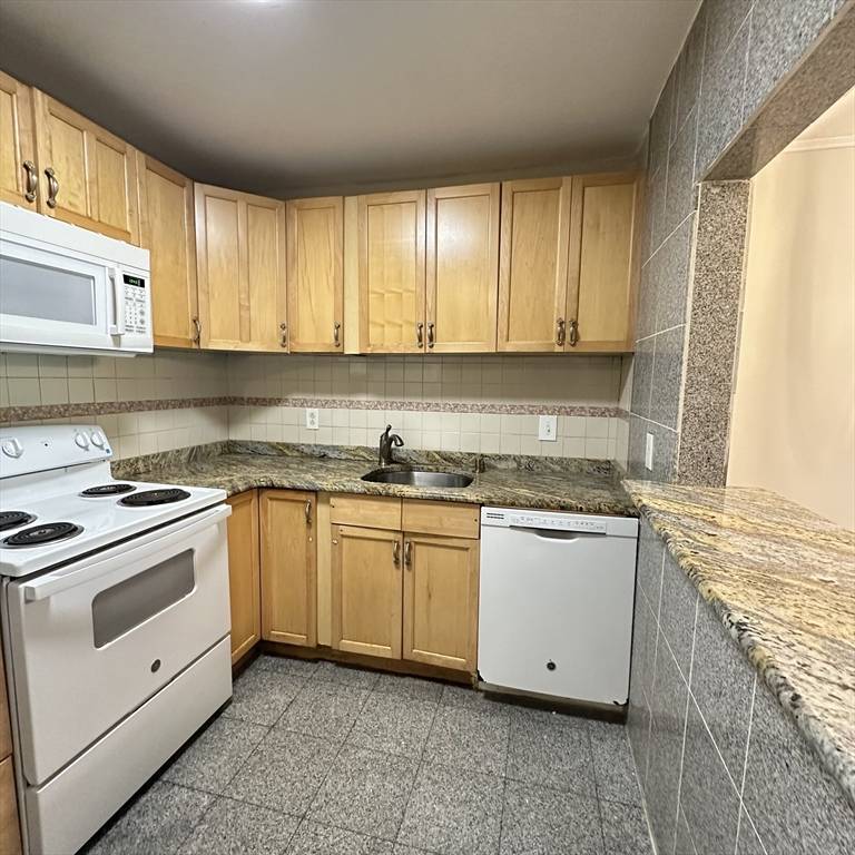Framingham, MA 01702,11 Weld St #31