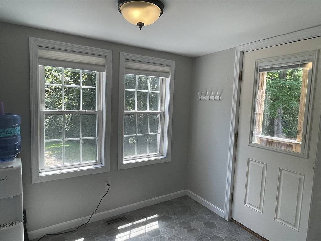 Sandown, NH 03873,334-336 Main St